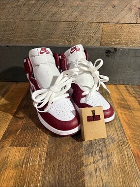 NWT Air Jordan 1 Retro High OG GS Artisanal Red Team Red Size 7Y Women’s 8.5